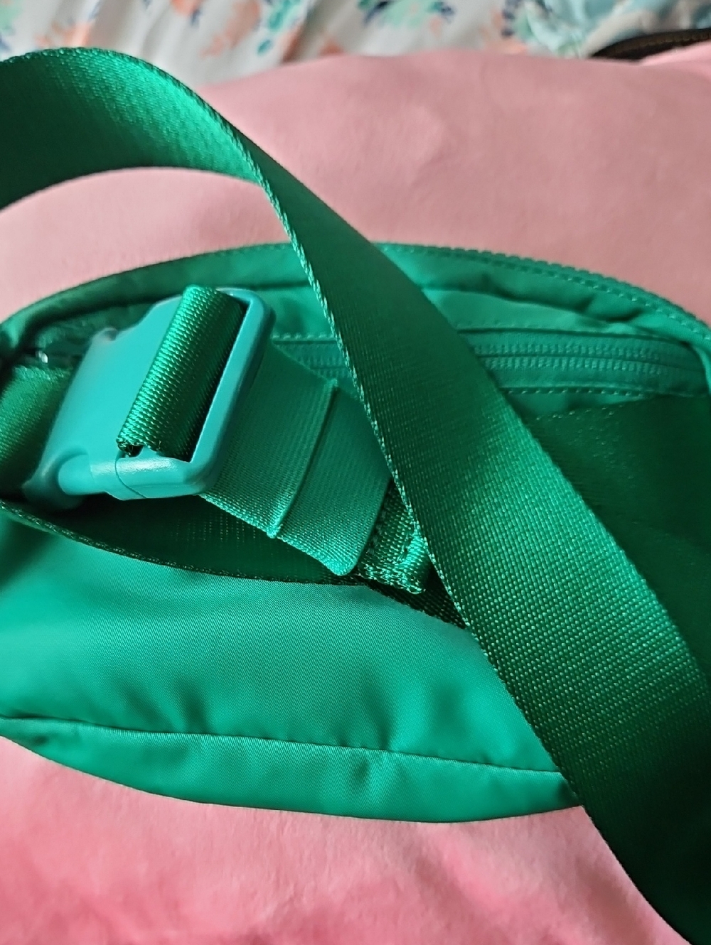 Green Lululemon Everywhere Belt Bag - Picture 3 of 4